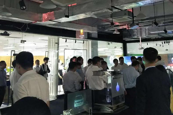 郑州市委徐立毅书记一行莅临光子晶体科技参观指导
