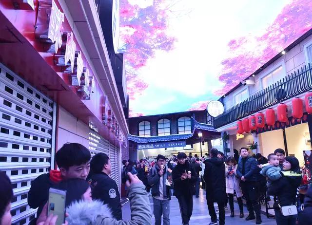 刷爆朋友圈的4D沉浸式特效天幕投影案例赏析 刷爆朋友圈的4D沉浸式特效天幕投影案例赏析
